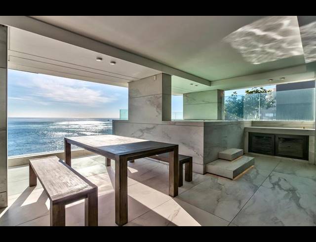 5 BEDROOM APARTMENT FOR SALE IN BANTRY BAY